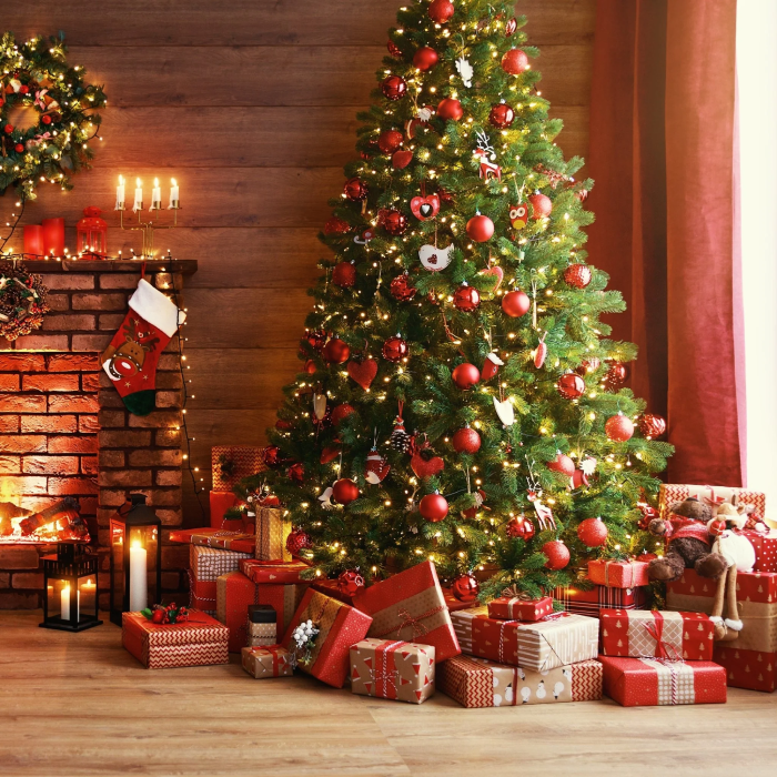 classic Christmas tree decorations