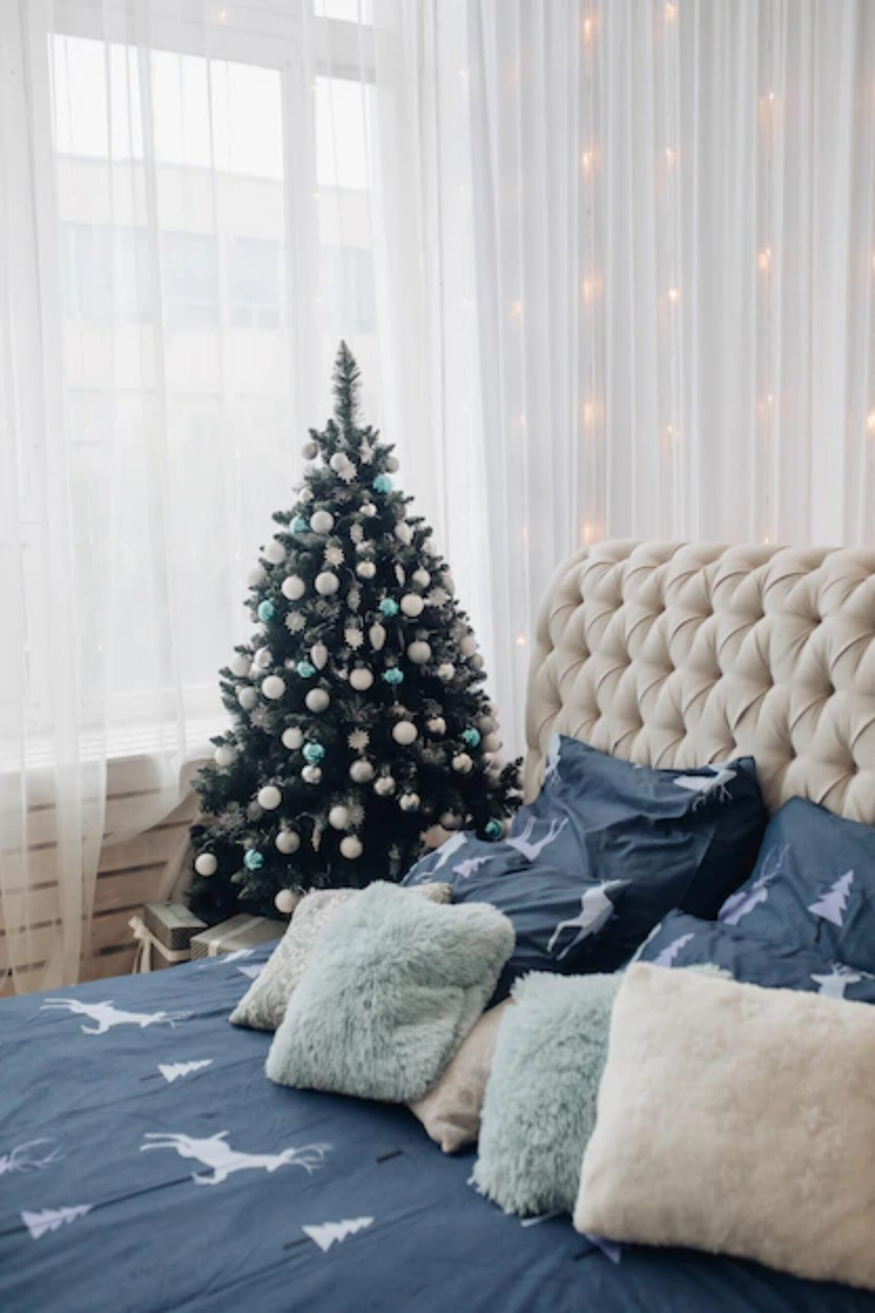 How to Decorate Bedroom for Christmas