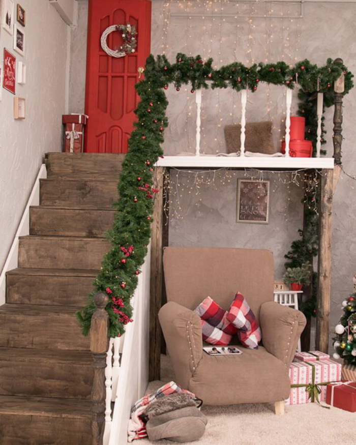 how to decorate stairs for Christmas 