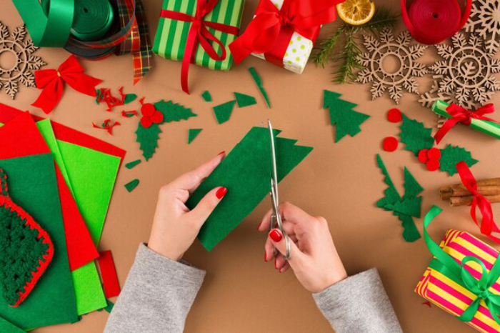 how to make a Christmas tree from paper