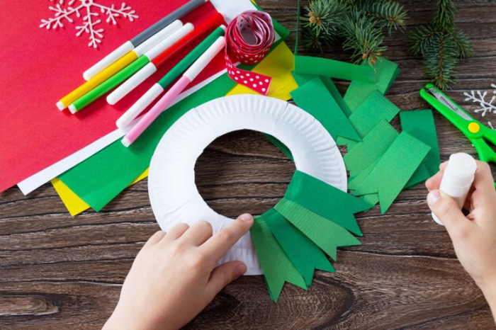 how to make a Christmas tree from paper