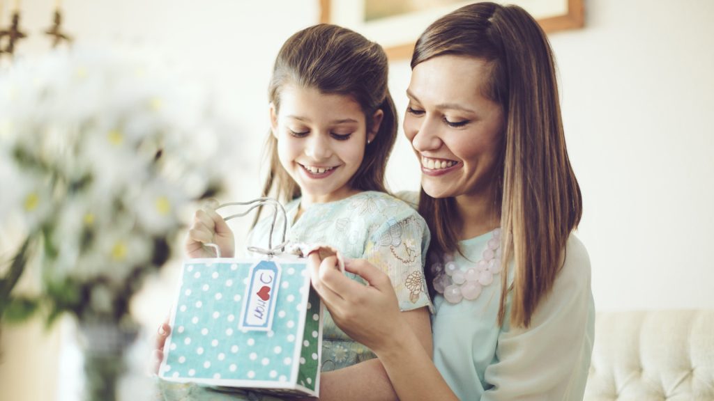 Ideas for Personalizing Mom's Birthday Wishes for Daughter